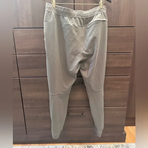 Lululemon men’s XXL joggers - Picture 4 of 6